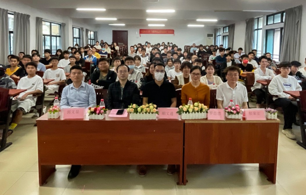 2021级鸿高卓越工程师创新班招生宣讲会2.jpg