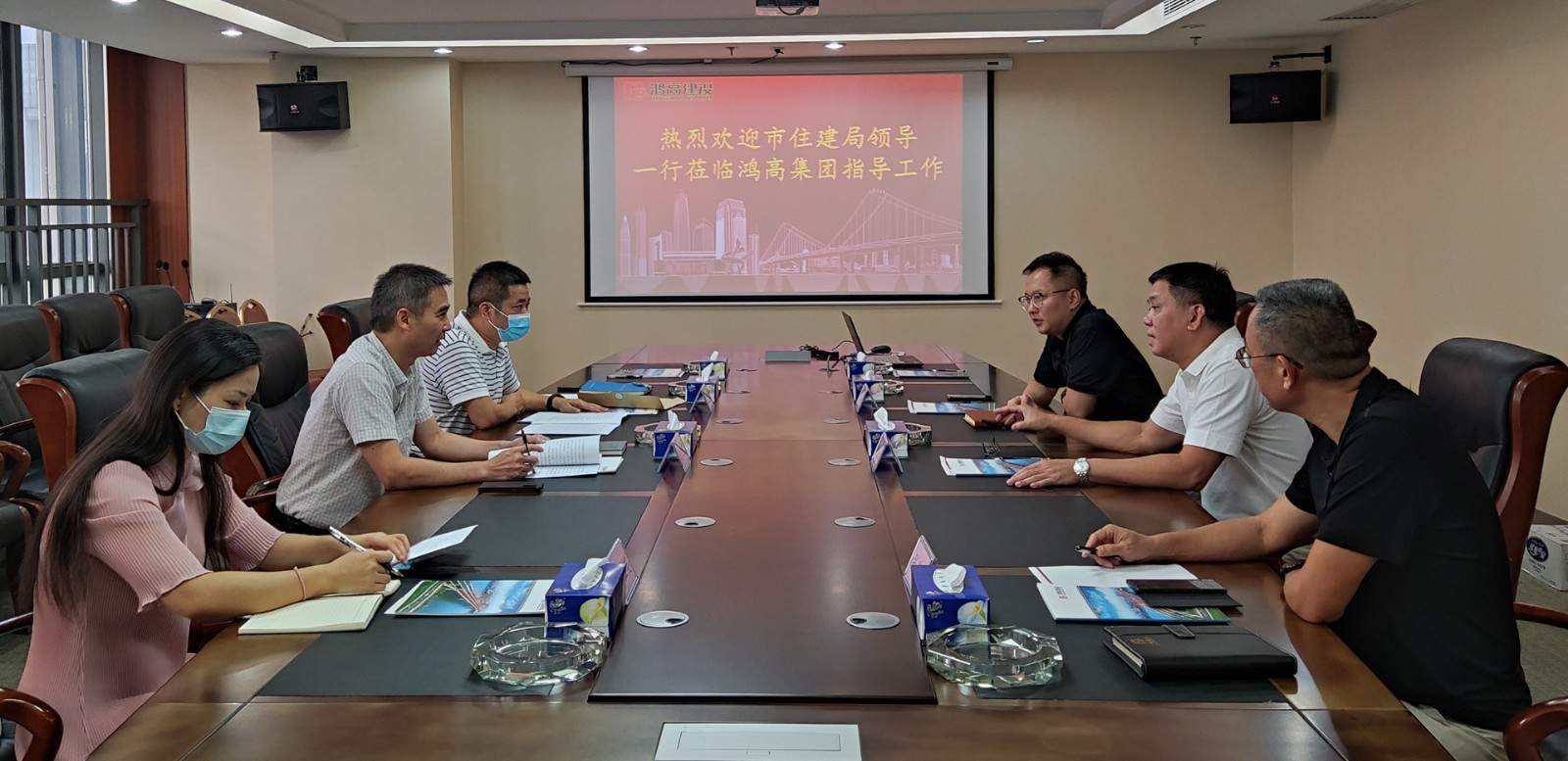 东莞市住房和城乡建设局局长谢卫东一行莅临鸿高集团调研指导2.jpg
