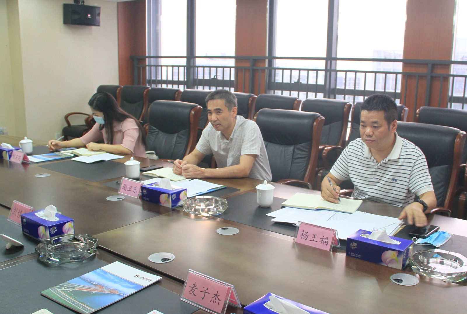东莞市住房和城乡建设局局长谢卫东一行莅临鸿高集团调研指导1.jpg 东莞市住房和城乡建设局局长谢卫东一行莅临鸿高集团调研指导1.jpg